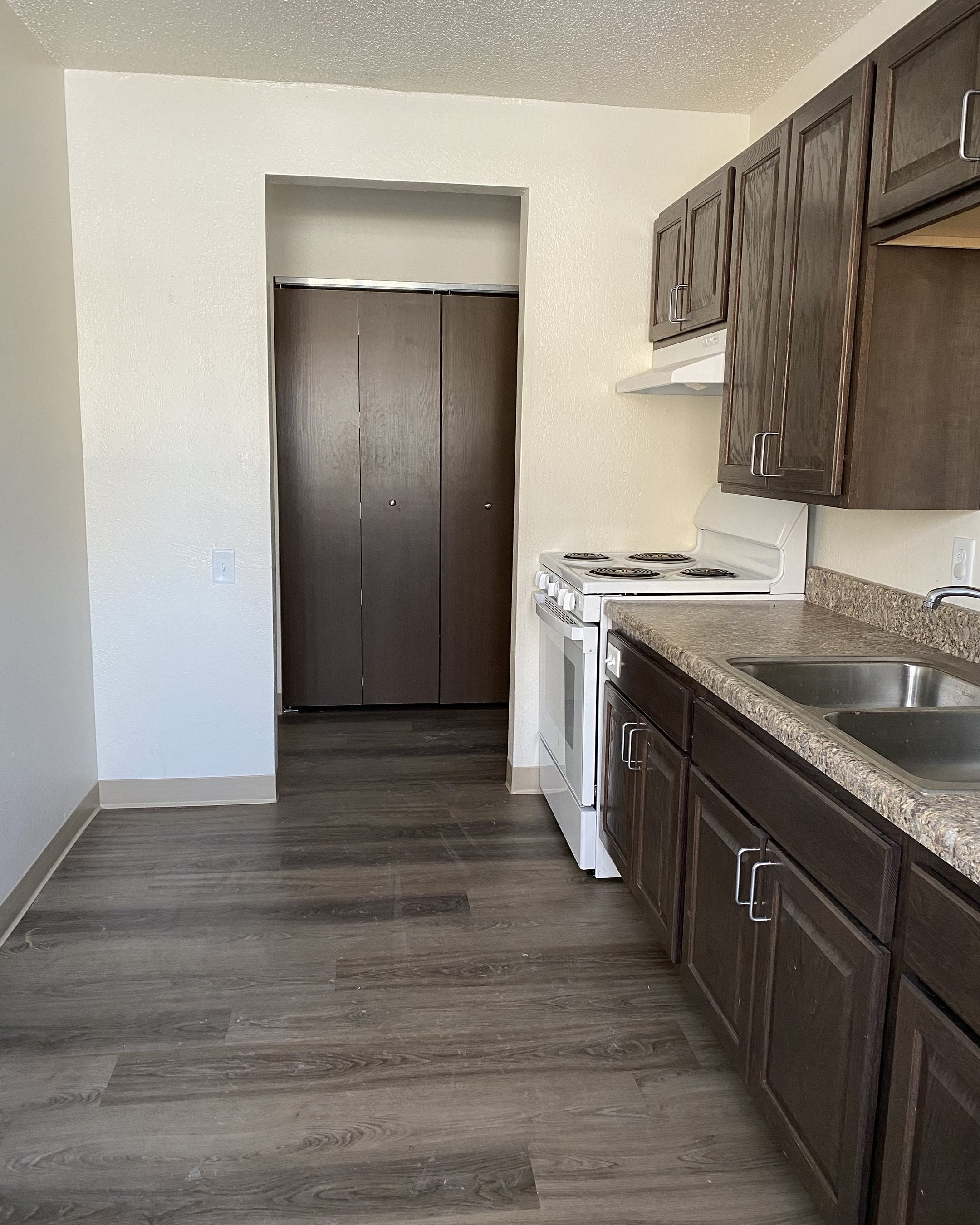 Photos and Video of Hanson Apartments in Willmar, MN